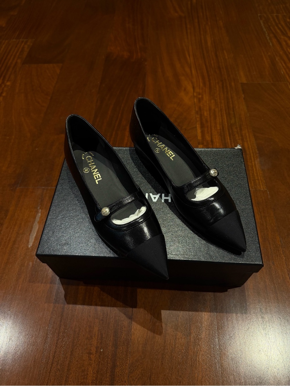 Chanel Black pointed toe lamb skin flat